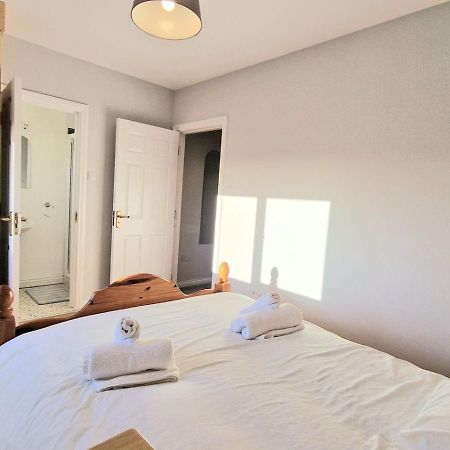 Cosy 3 Bedroom All Ensuites ゴールウェイ エクステリア 写真