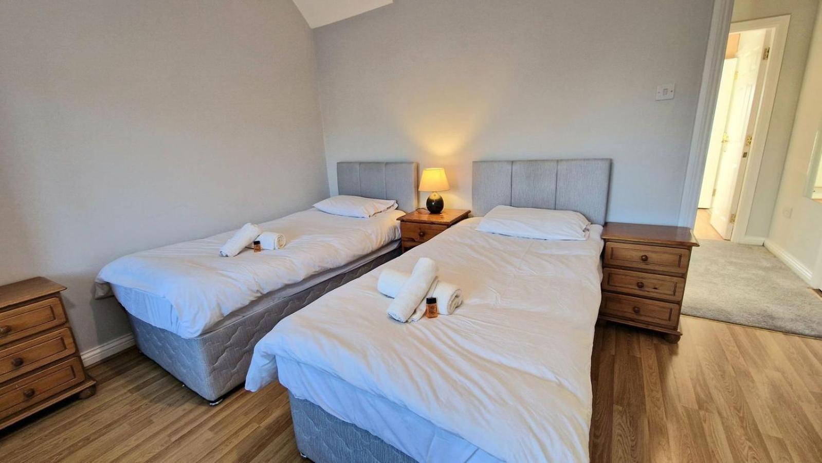 Cosy 3 Bedroom All Ensuites ゴールウェイ エクステリア 写真