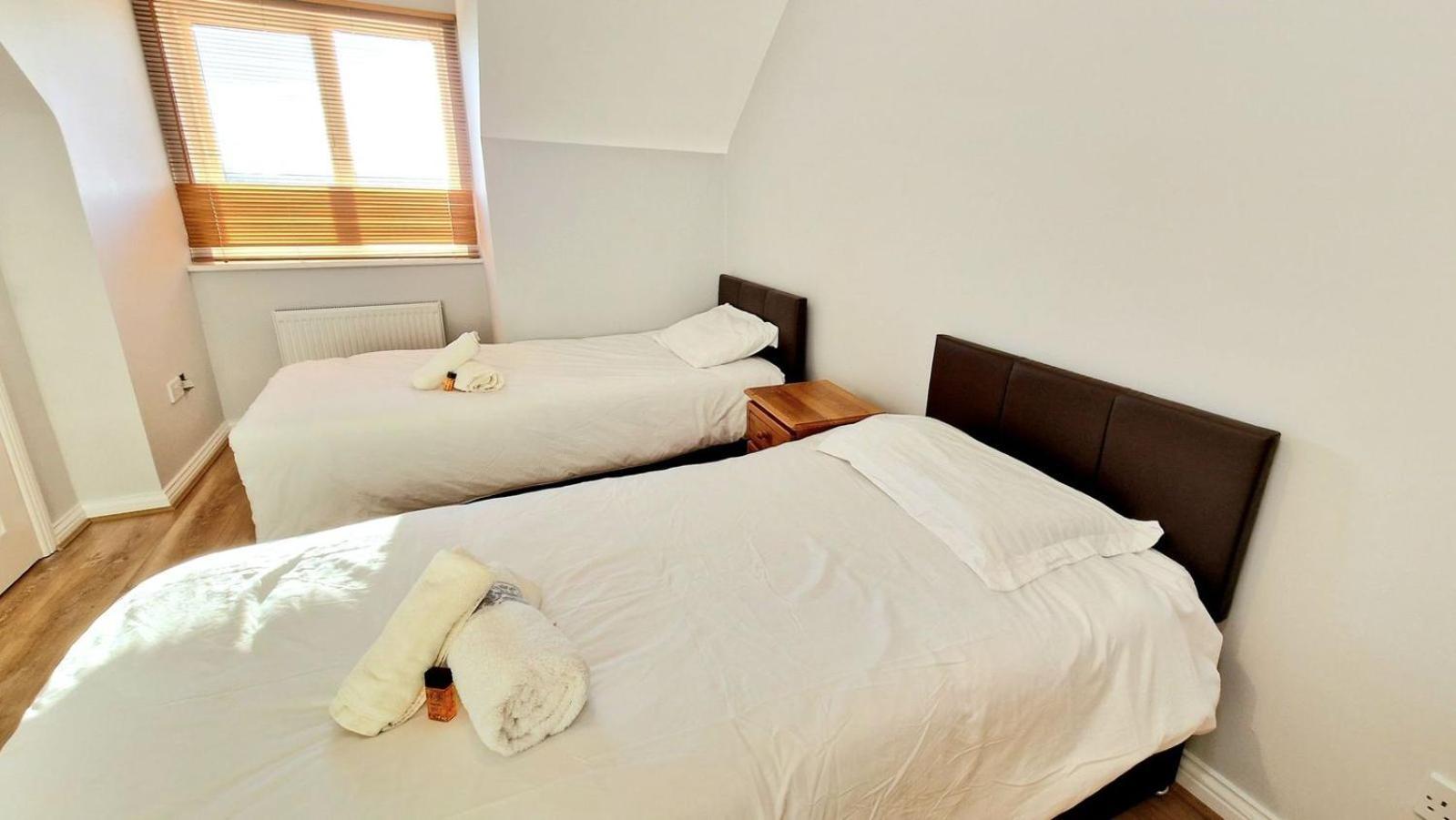 Cosy 3 Bedroom All Ensuites ゴールウェイ エクステリア 写真