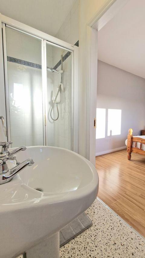 Cosy 3 Bedroom All Ensuites ゴールウェイ エクステリア 写真